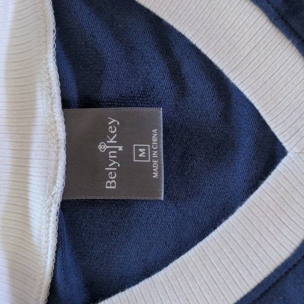 Belyn Key V-neck Golf Pullover in Ink size M - Picture 5 of 6